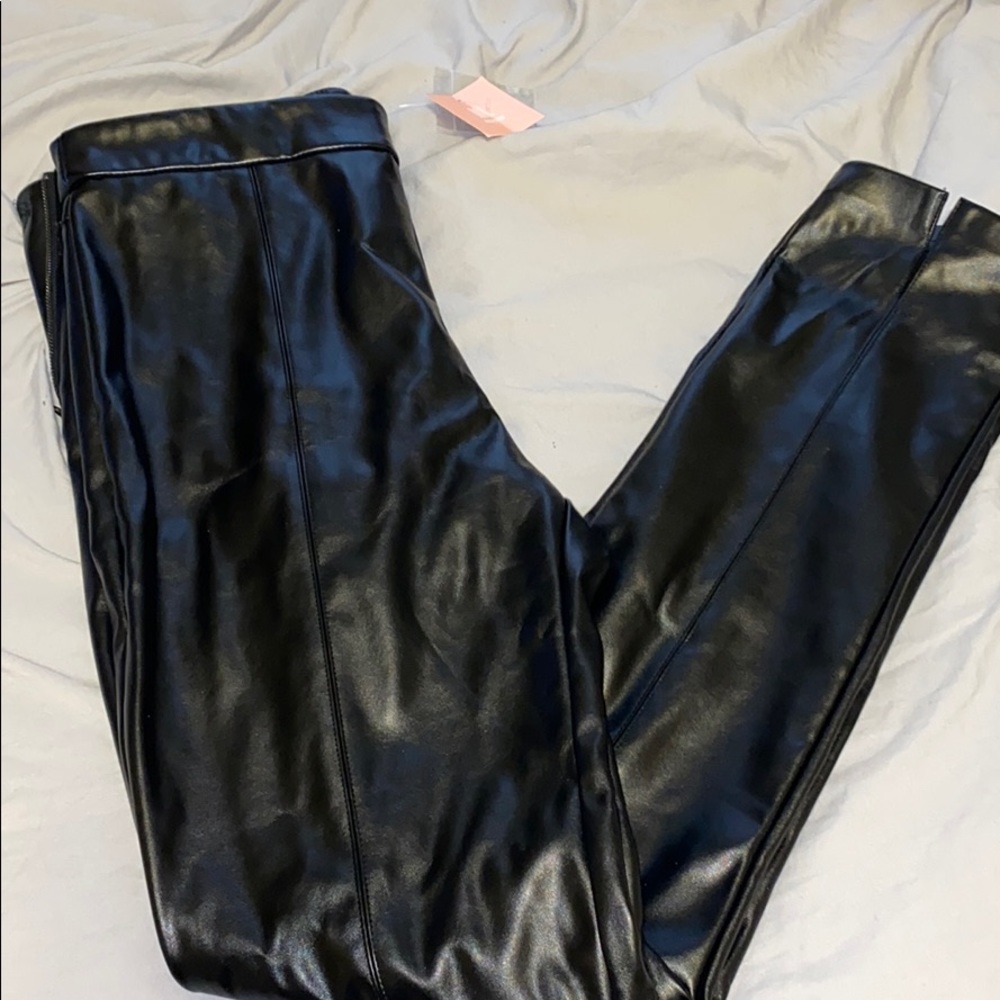 Miss Lola Leather pants - Picture 3 of 3